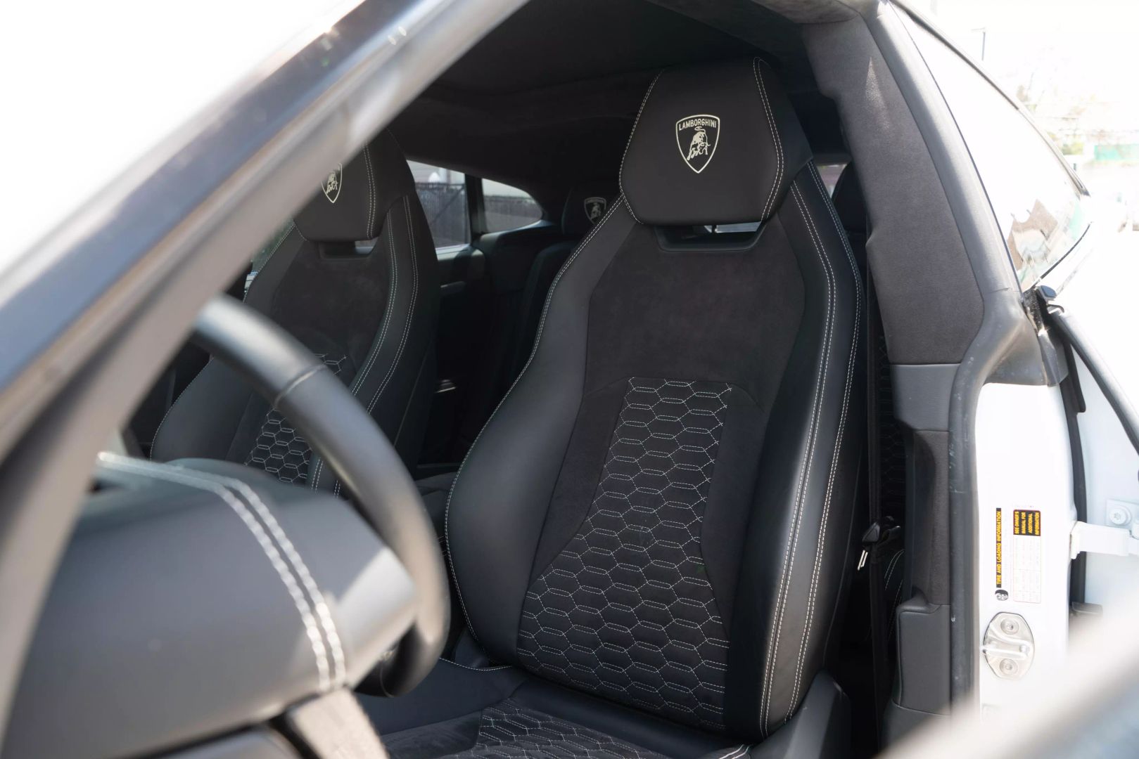 2019 Lamborghini Urus - Image 38