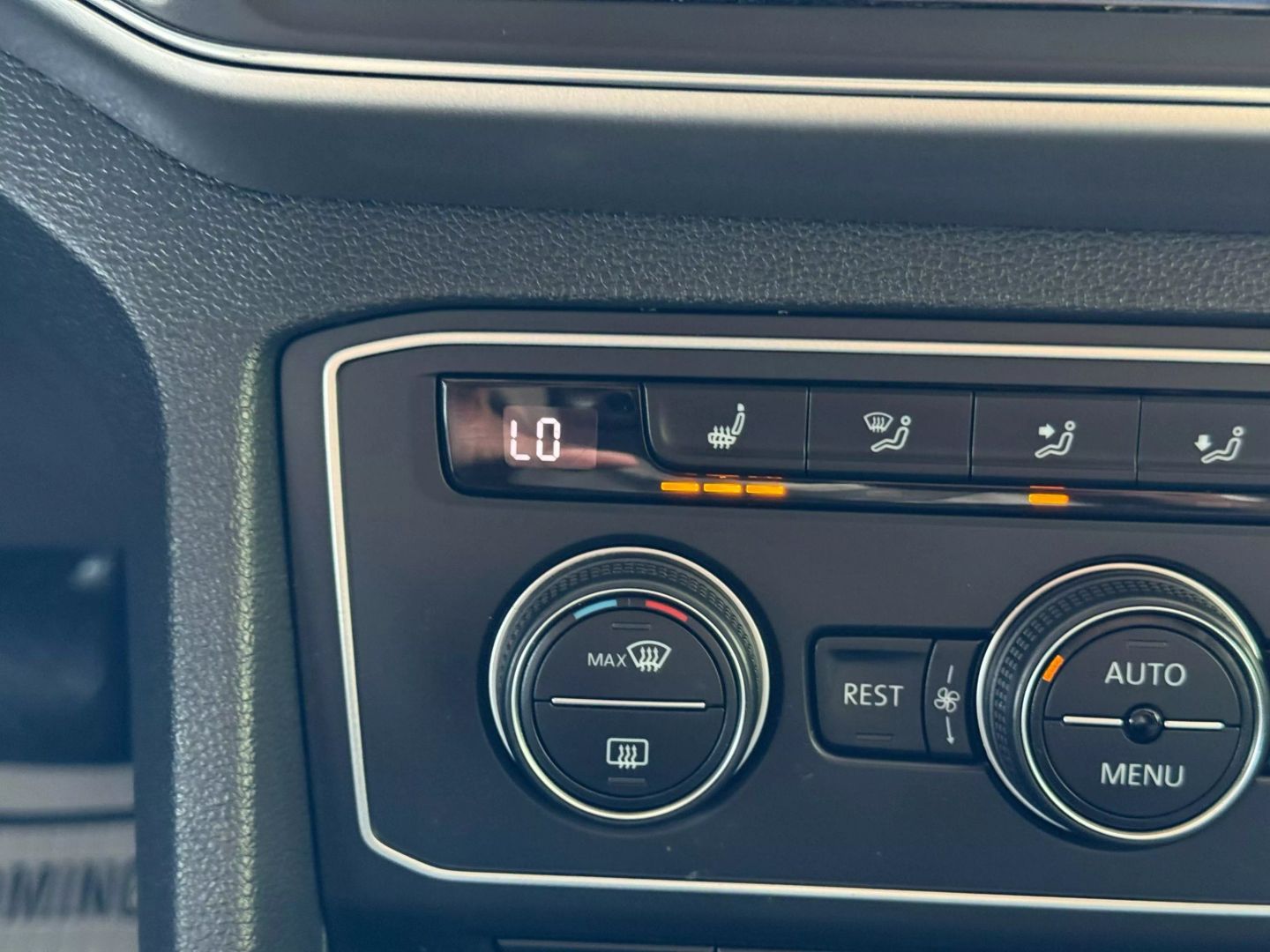 2018 Volkswagen Atlas - Image 31