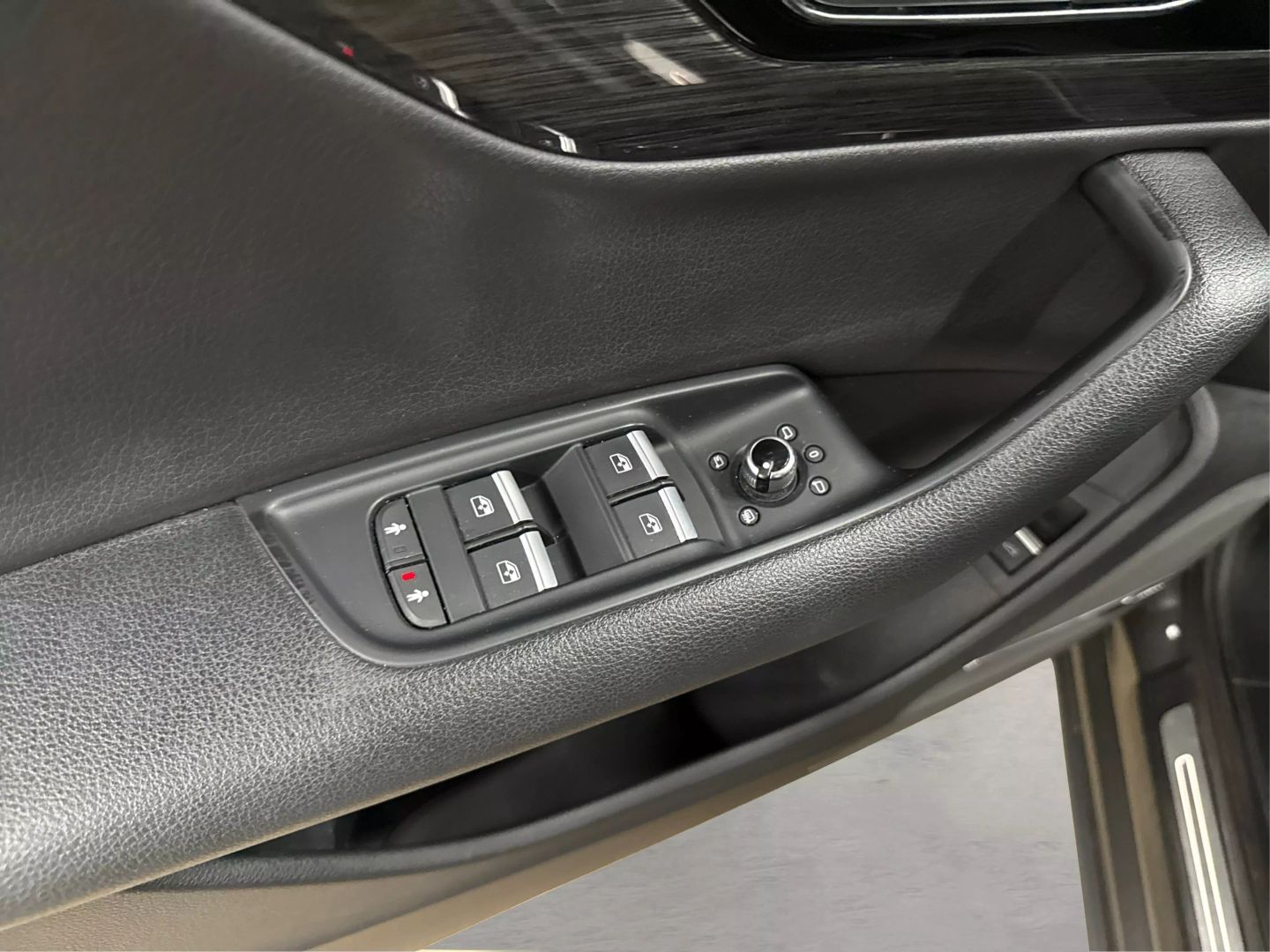 2018 Audi Q7 - Image 32