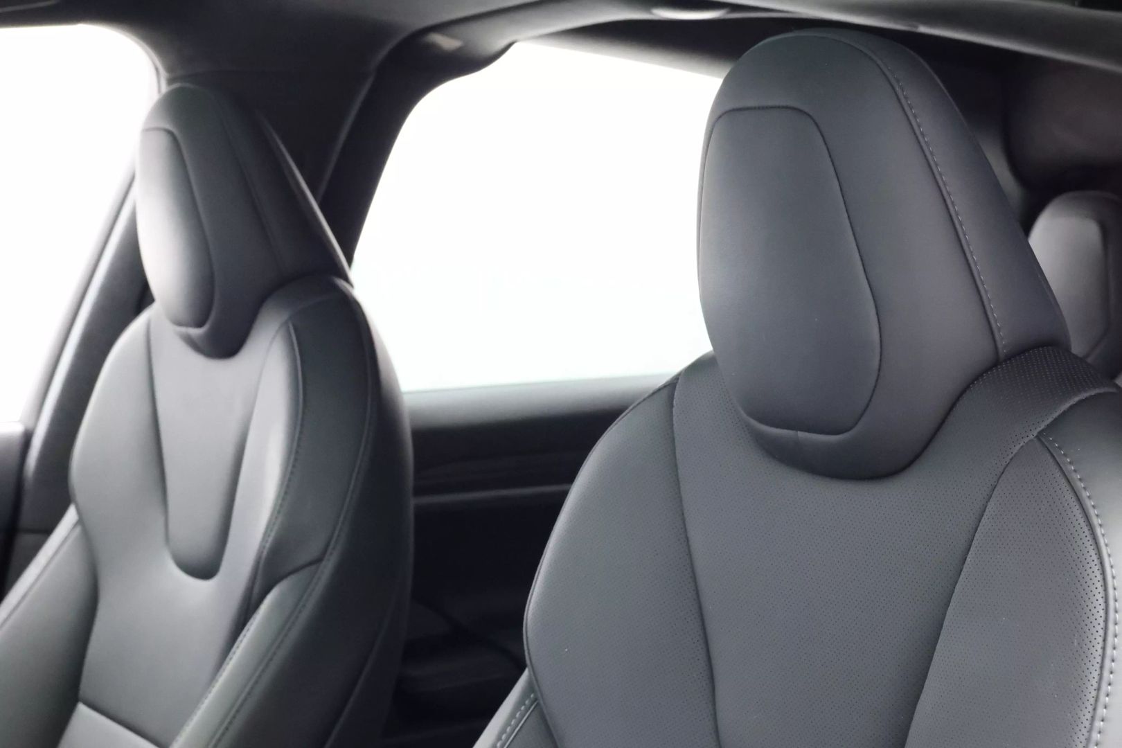 2022 Tesla Model X - Image 15