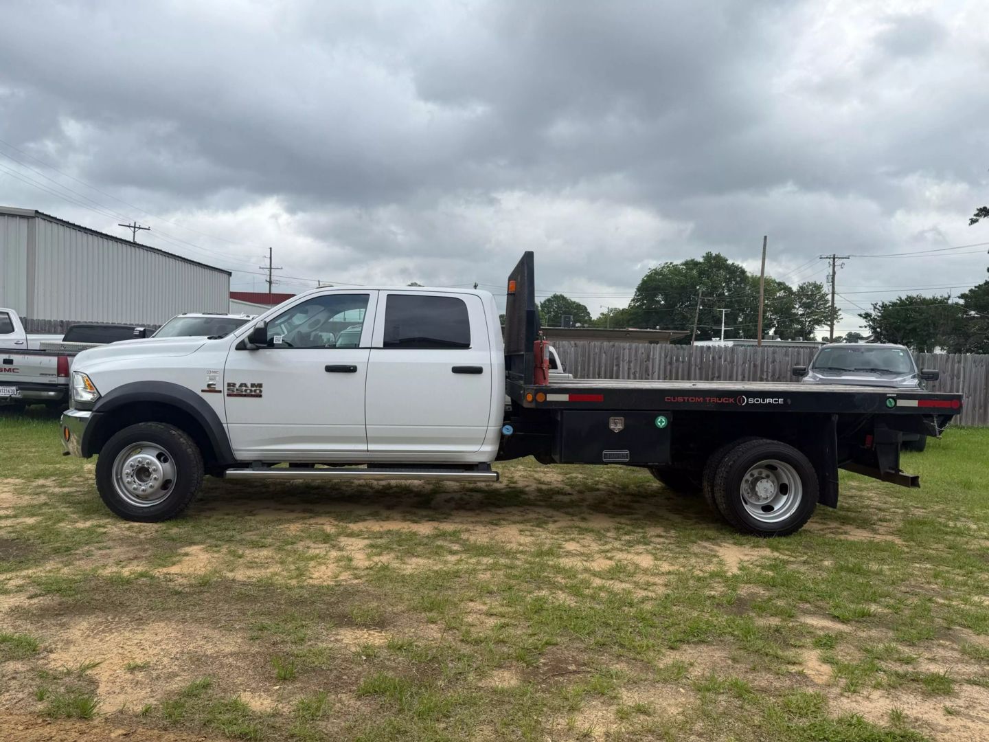 2017 Ram 5500 Crew Cab & Chassis - Image 3