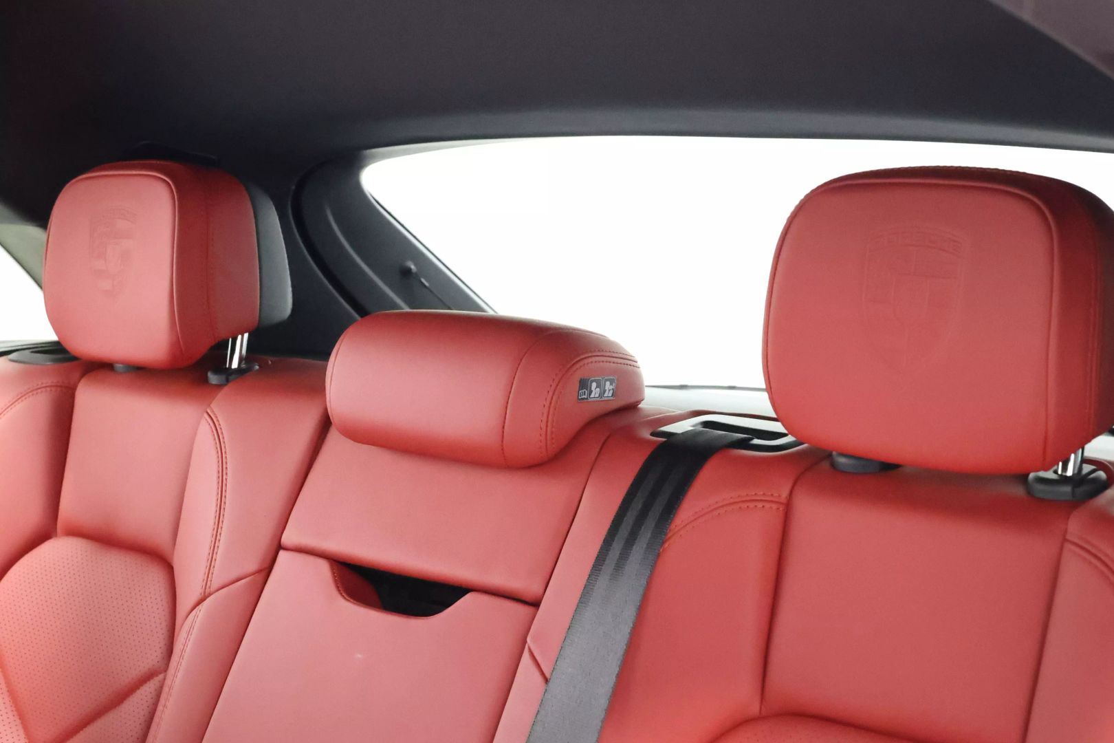 2021 Porsche Macan - Image 50