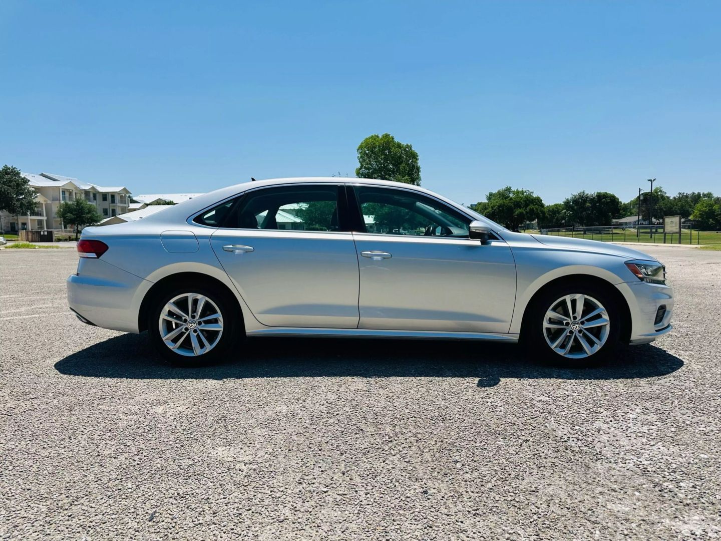 2020 Volkswagen Passat - Image 5