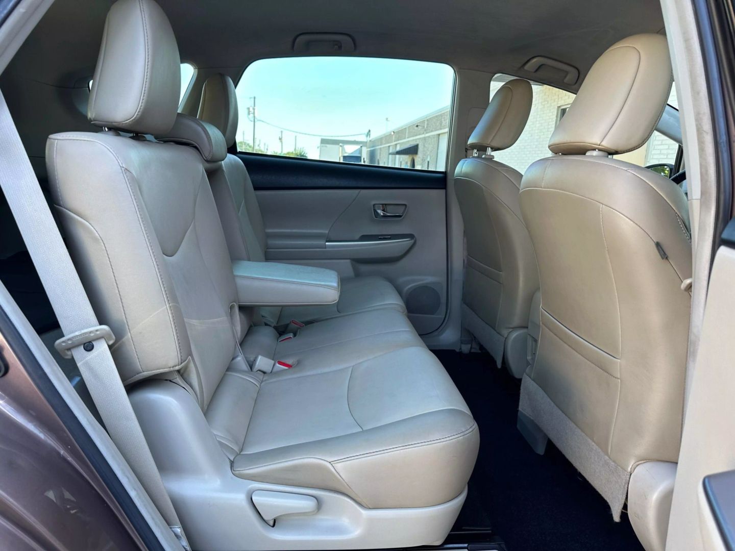 2015 Toyota Prius V - Image 24