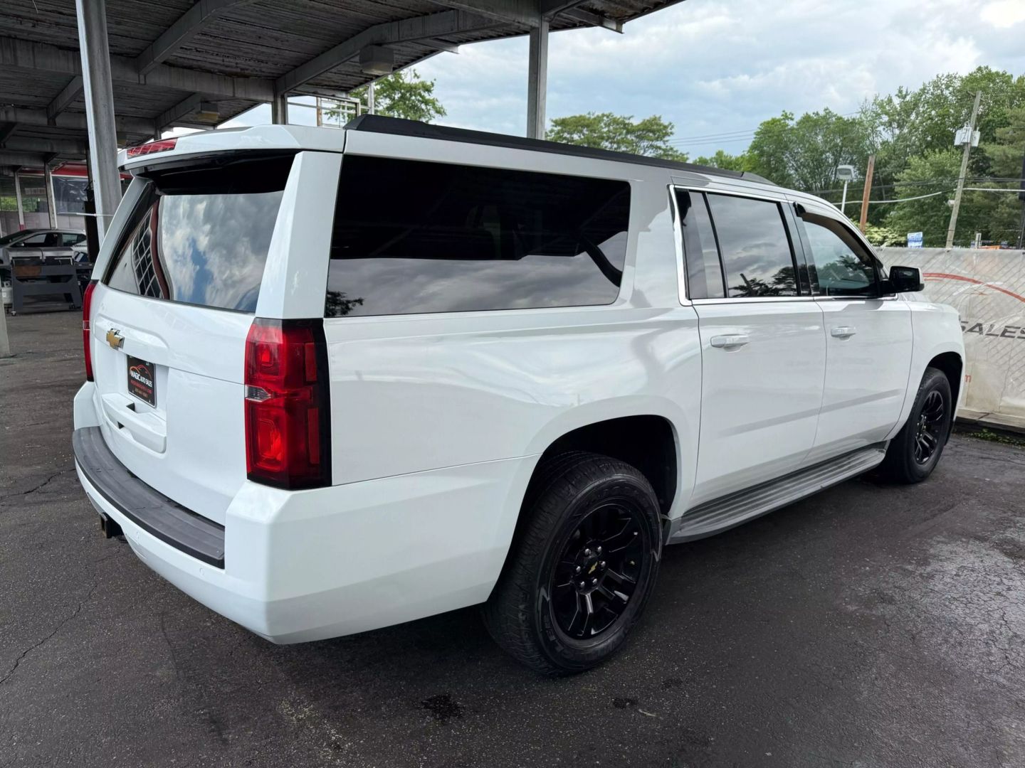 2015 Chevrolet Suburban - Image 13