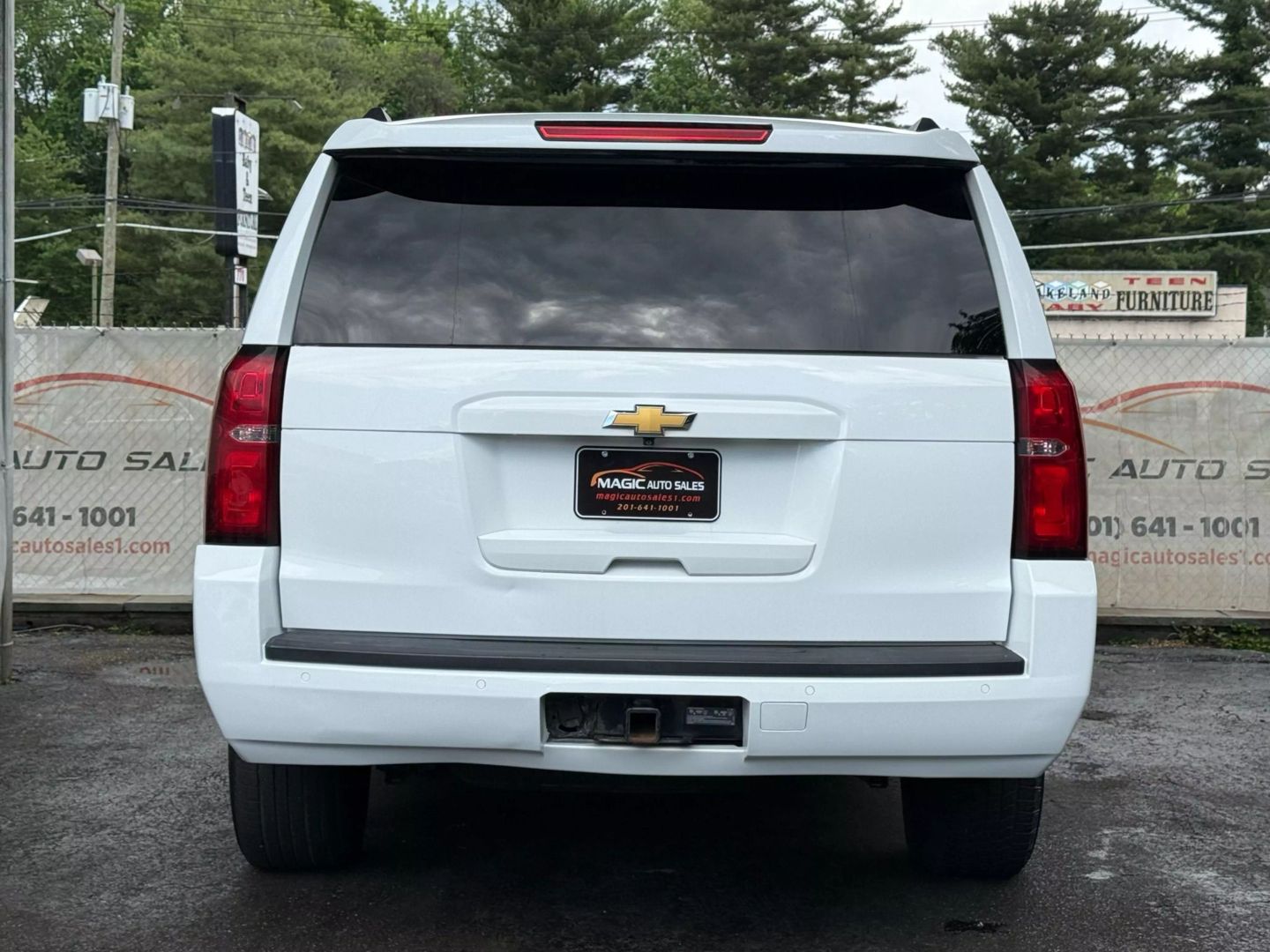 2015 Chevrolet Suburban - Image 10
