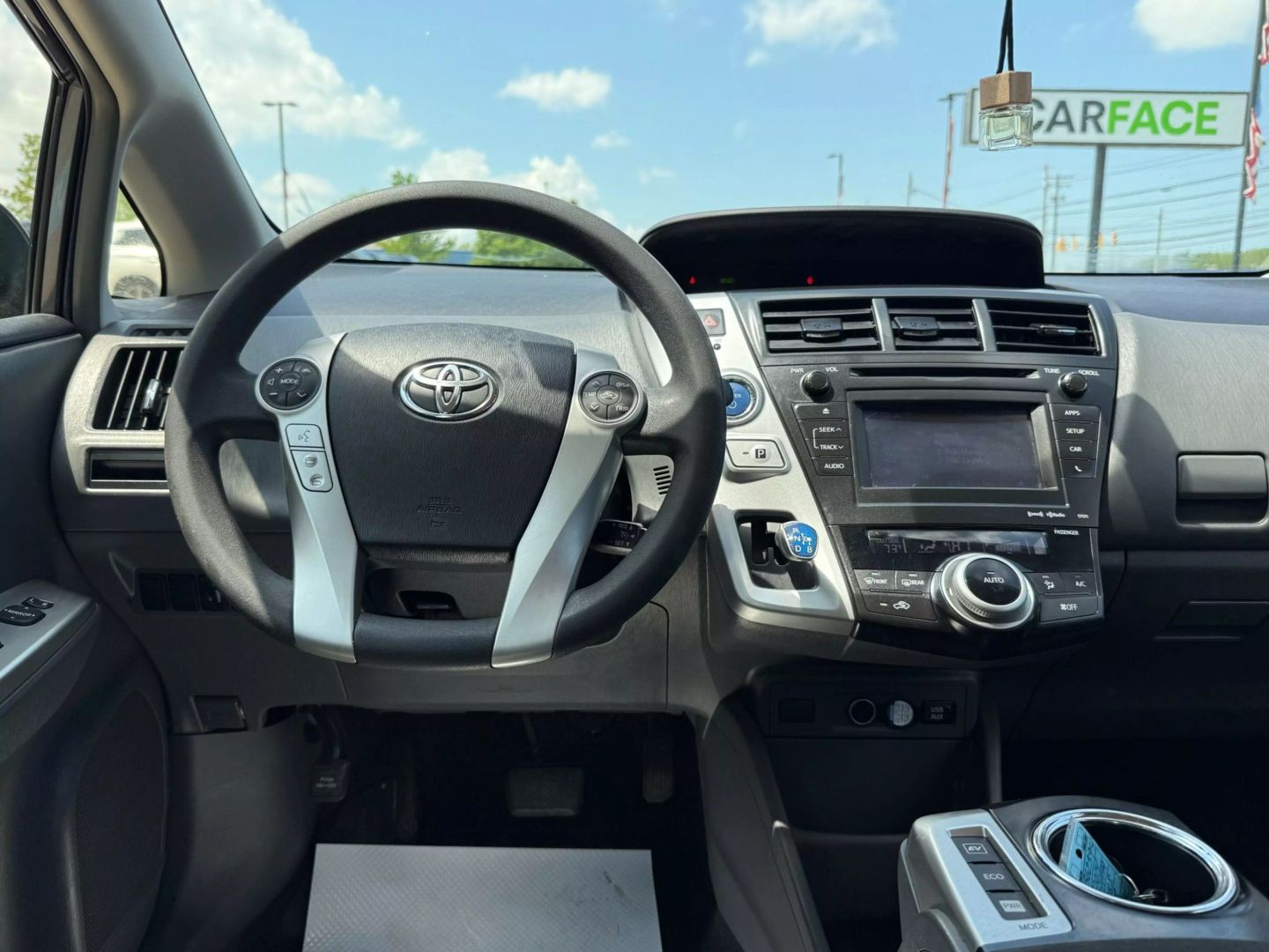 2014 Toyota Prius V - Image 25