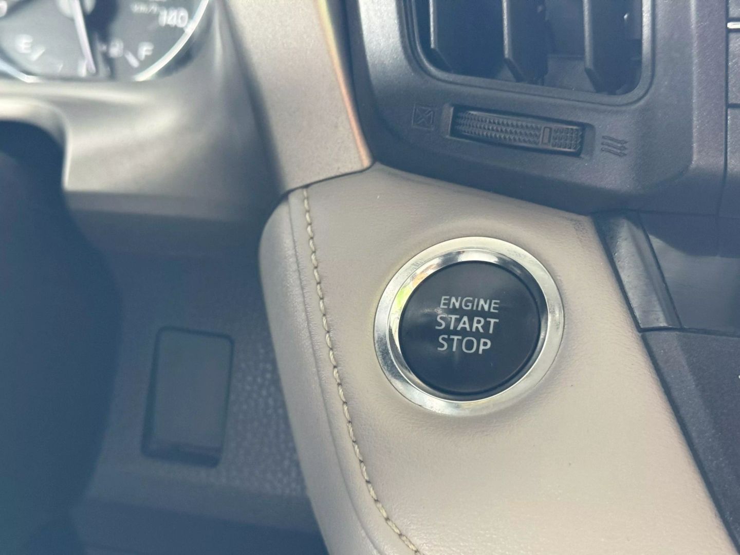 2016 Toyota Rav4 - Image 30