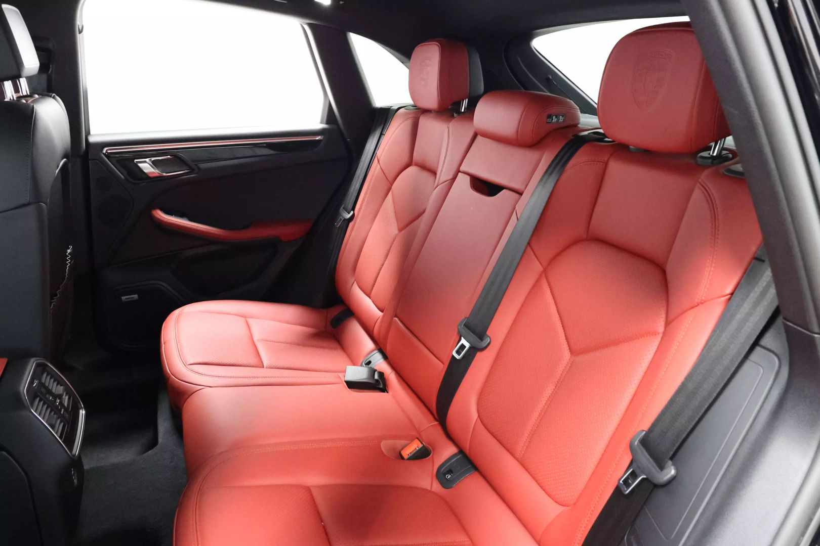 2021 Porsche Macan - Image 3
