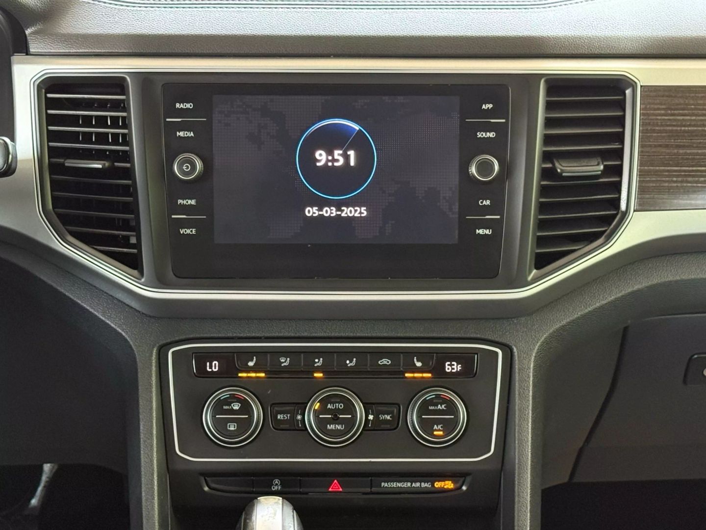 2018 Volkswagen Atlas - Image 30