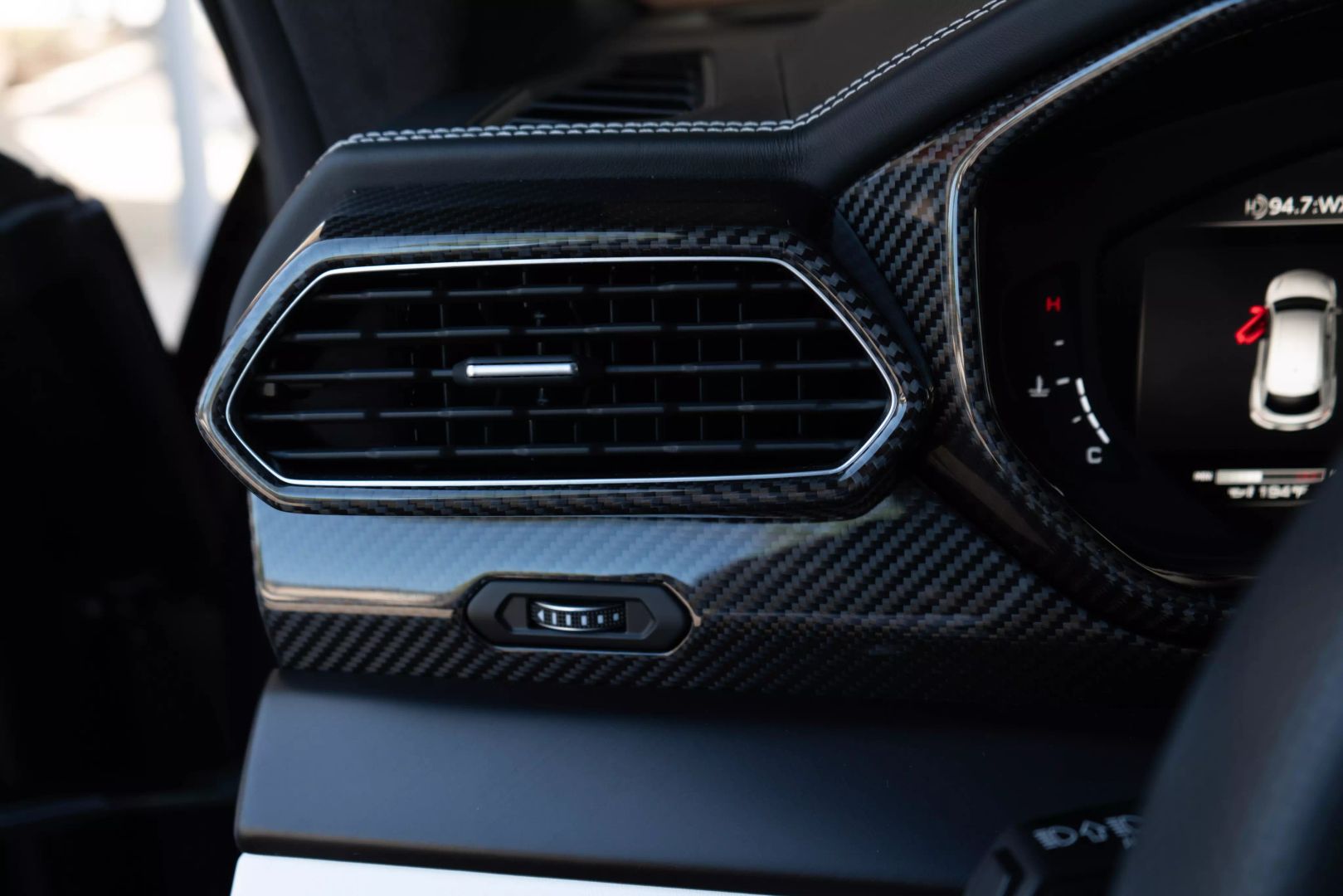 2024 Lamborghini Urus - Image 37