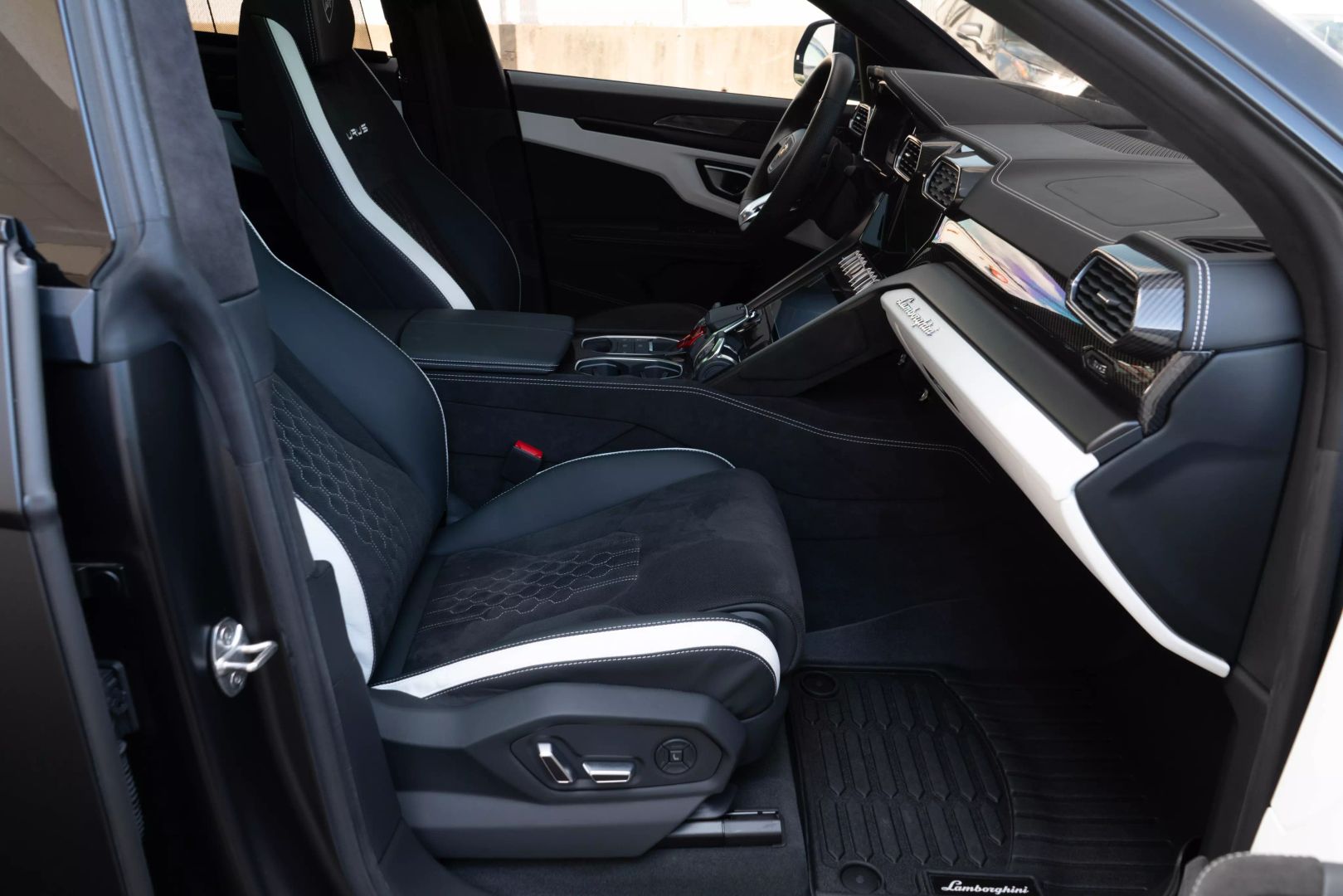 2024 Lamborghini Urus - Image 51