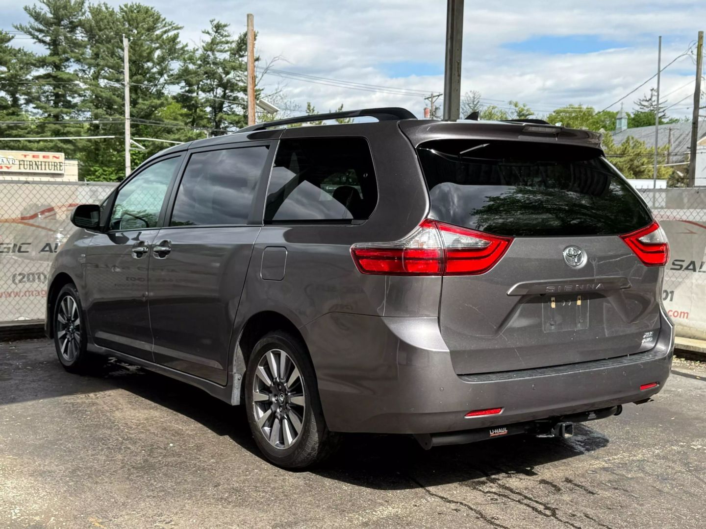2020 Toyota Sienna - Image 9