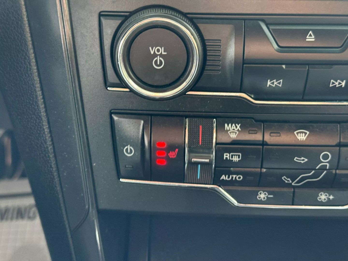 2016 Ford Explorer - Image 30