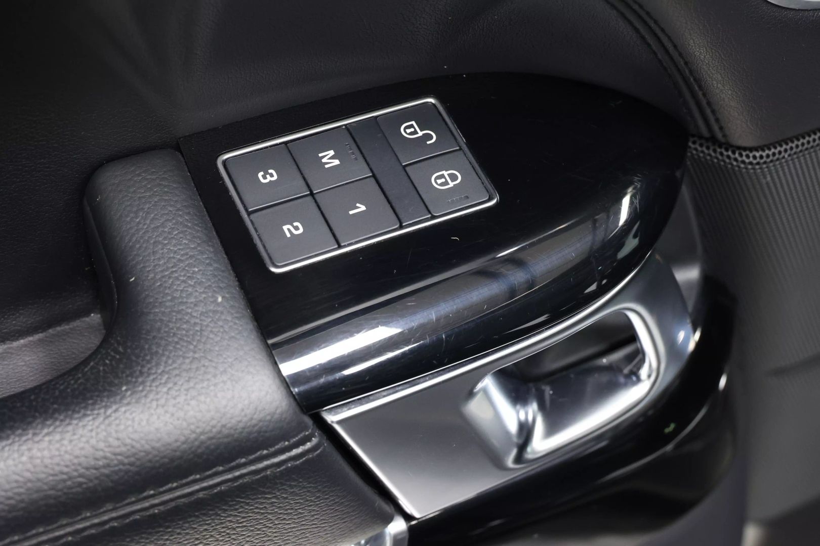2016 Land Rover Range Rover - Image 10