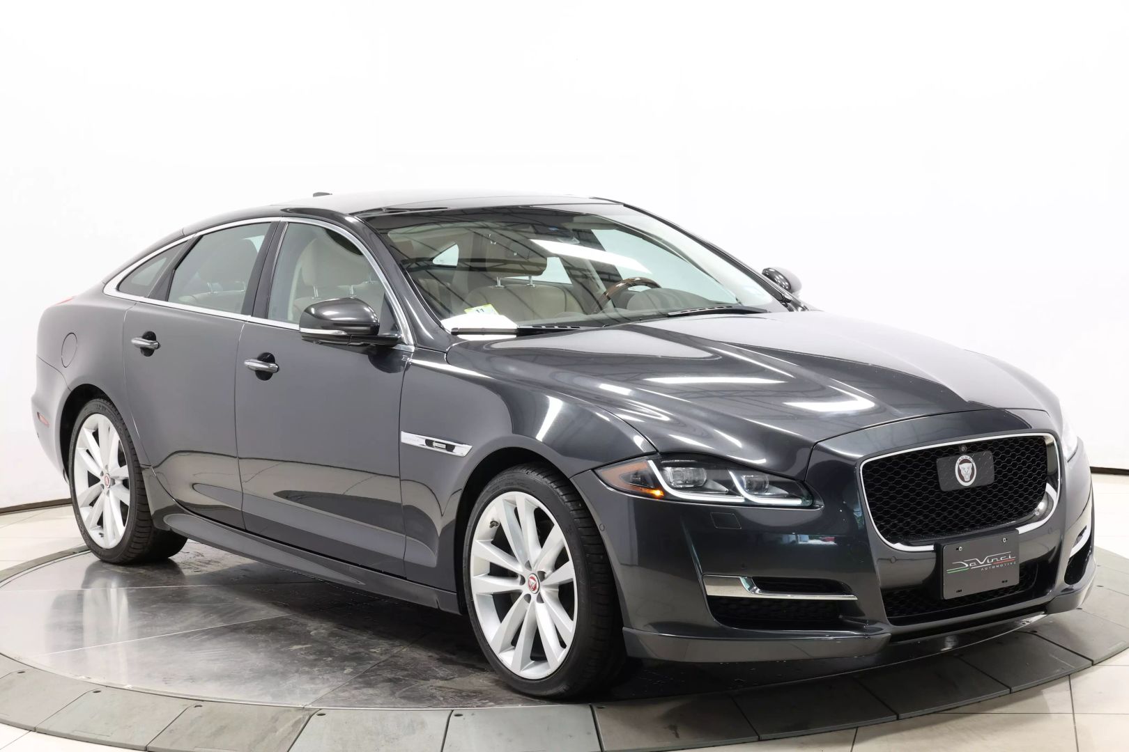 2017 Jaguar Xj - Image 93