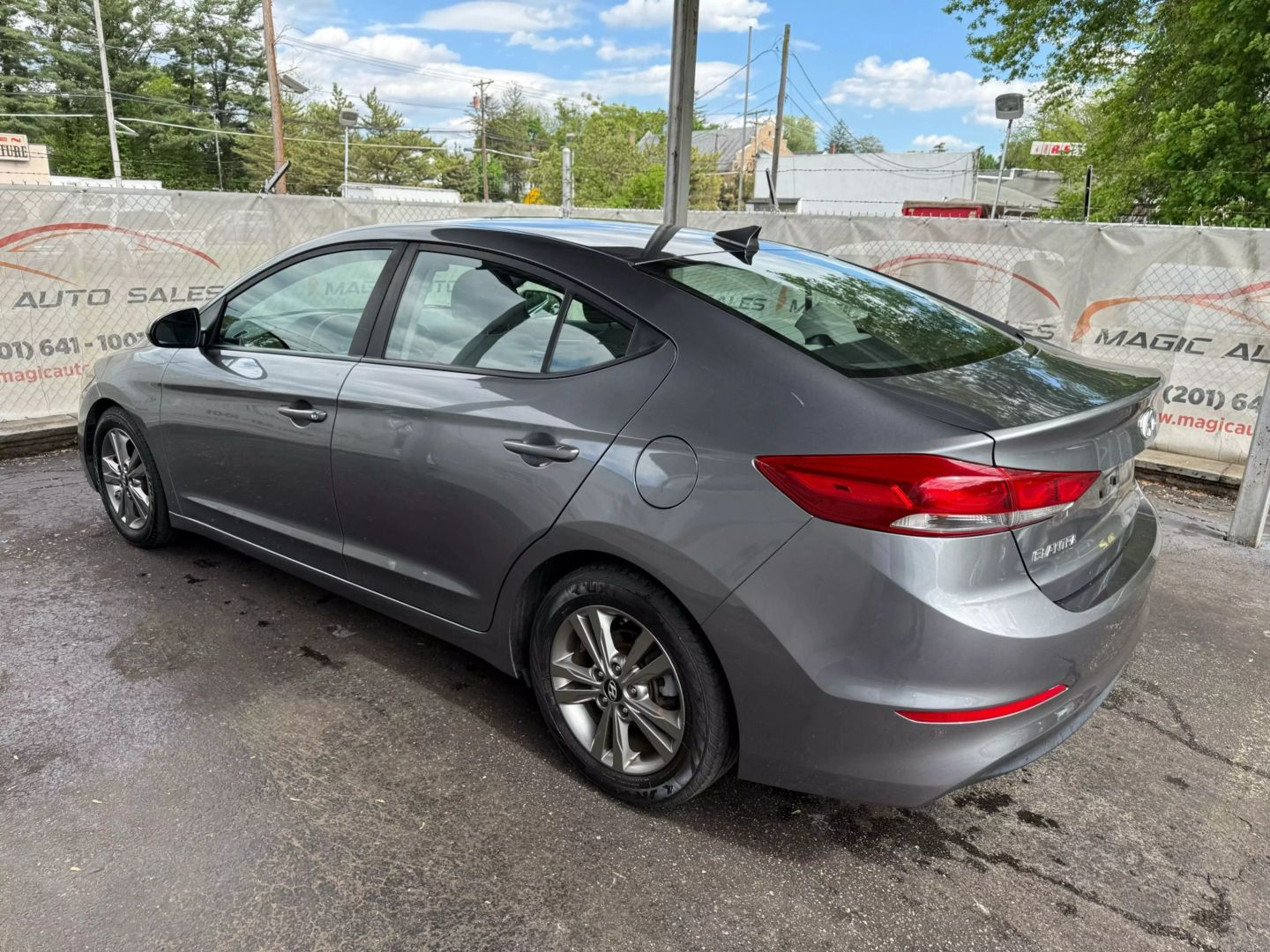 2018 Hyundai Elantra - Image 13