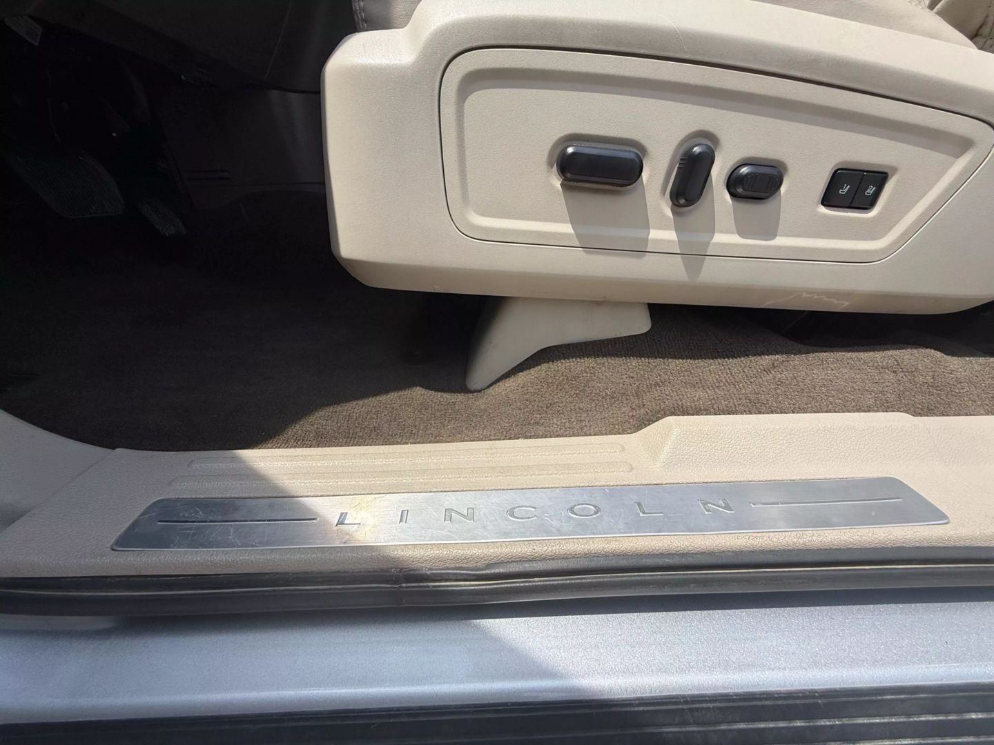 2015 Lincoln Navigator - Image 10