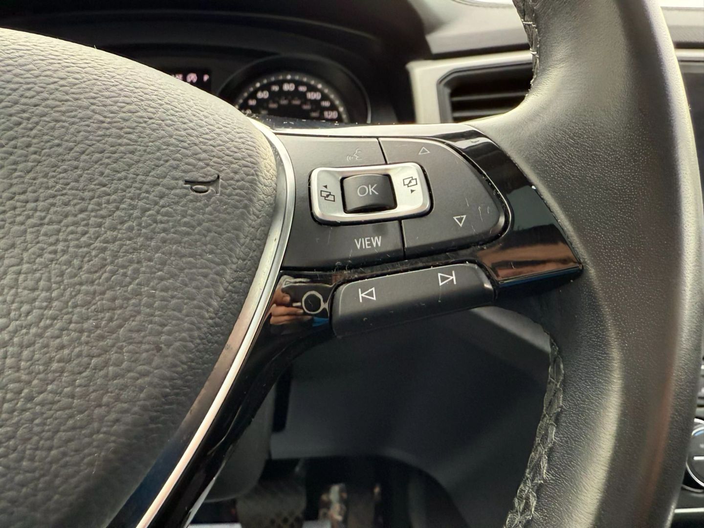 2020 Volkswagen Atlas - Image 30