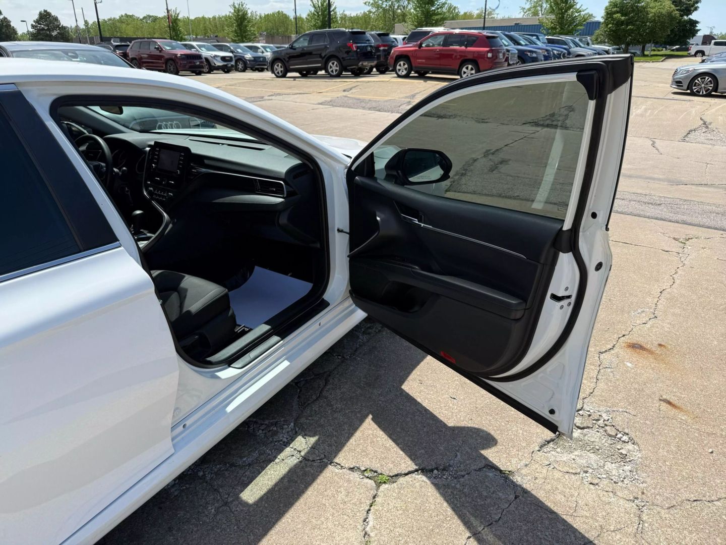 2021 Toyota Camry - Image 22