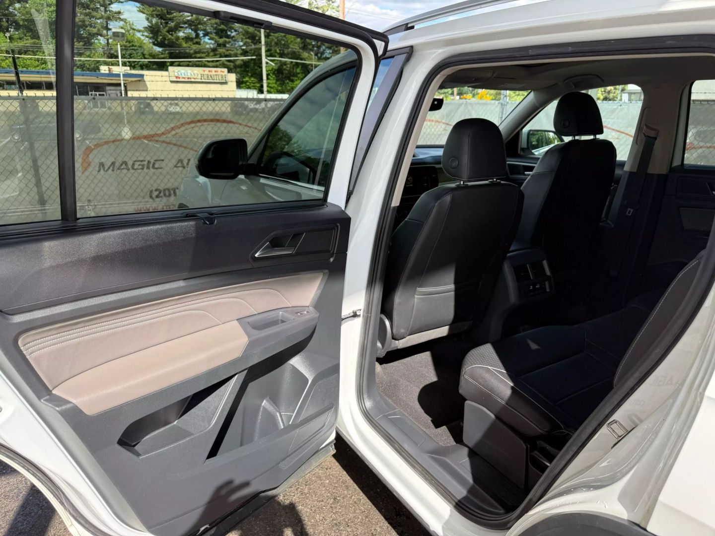 2021 Volkswagen Atlas - Image 17