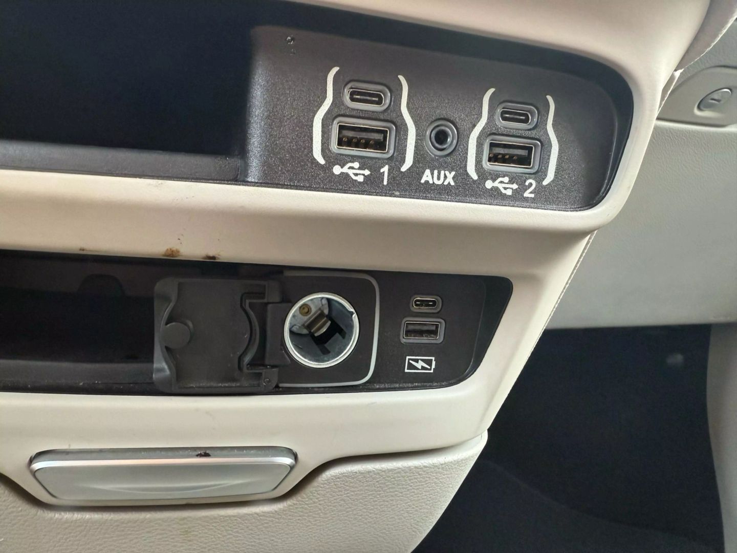 2022 Chrysler Pacifica - Image 33