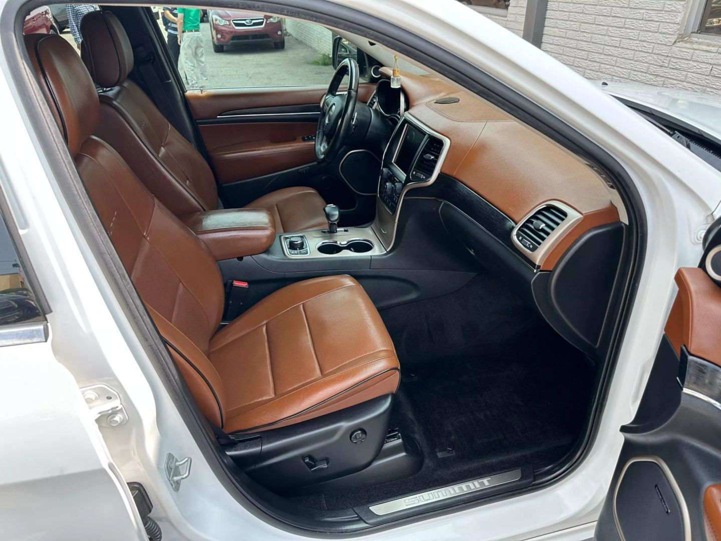 2015 Jeep Grand Cherokee - Image 34