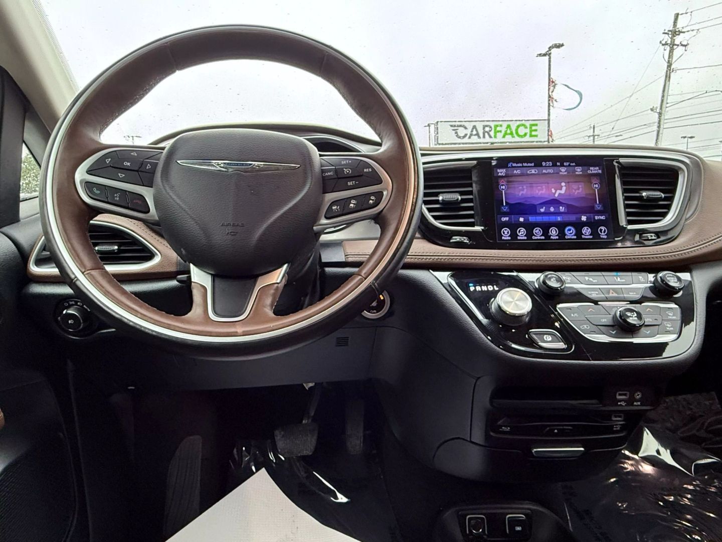 2017 Chrysler Pacifica - Image 40