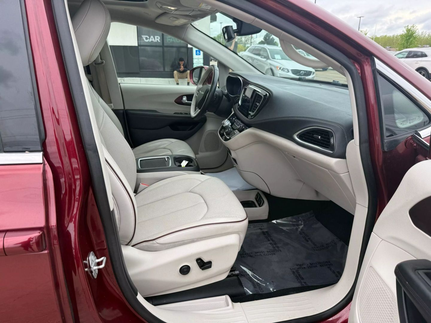 2020 Chrysler Pacifica - Image 31