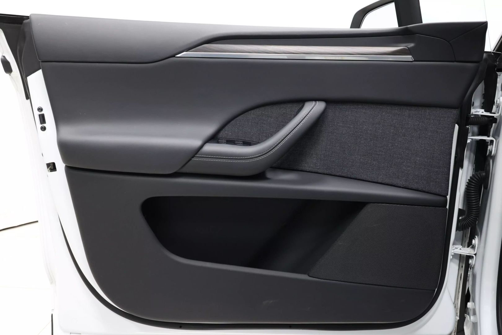 2022 Tesla Model X - Image 9