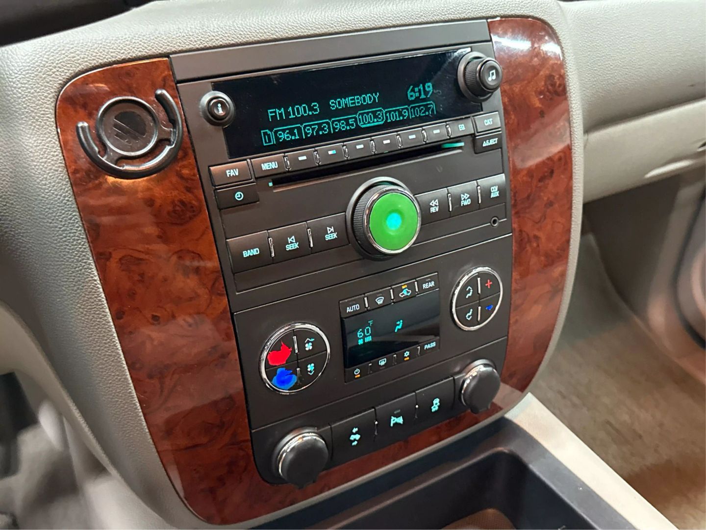 2014 Chevrolet Tahoe - Image 20