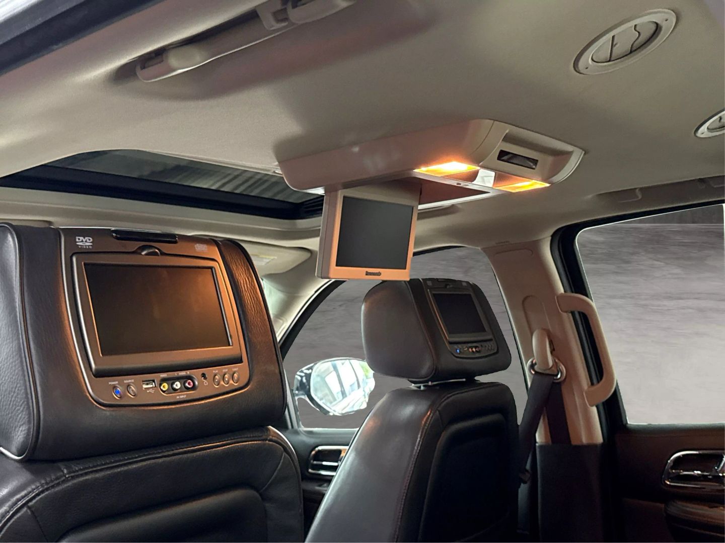 2013 Cadillac Escalade - Image 30