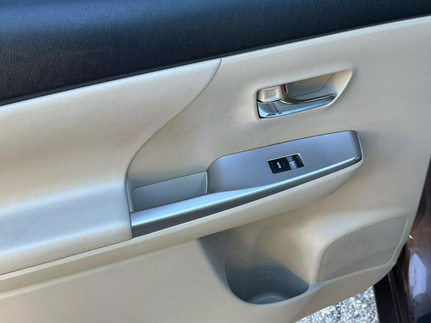 2015 Toyota Prius V - Image 15