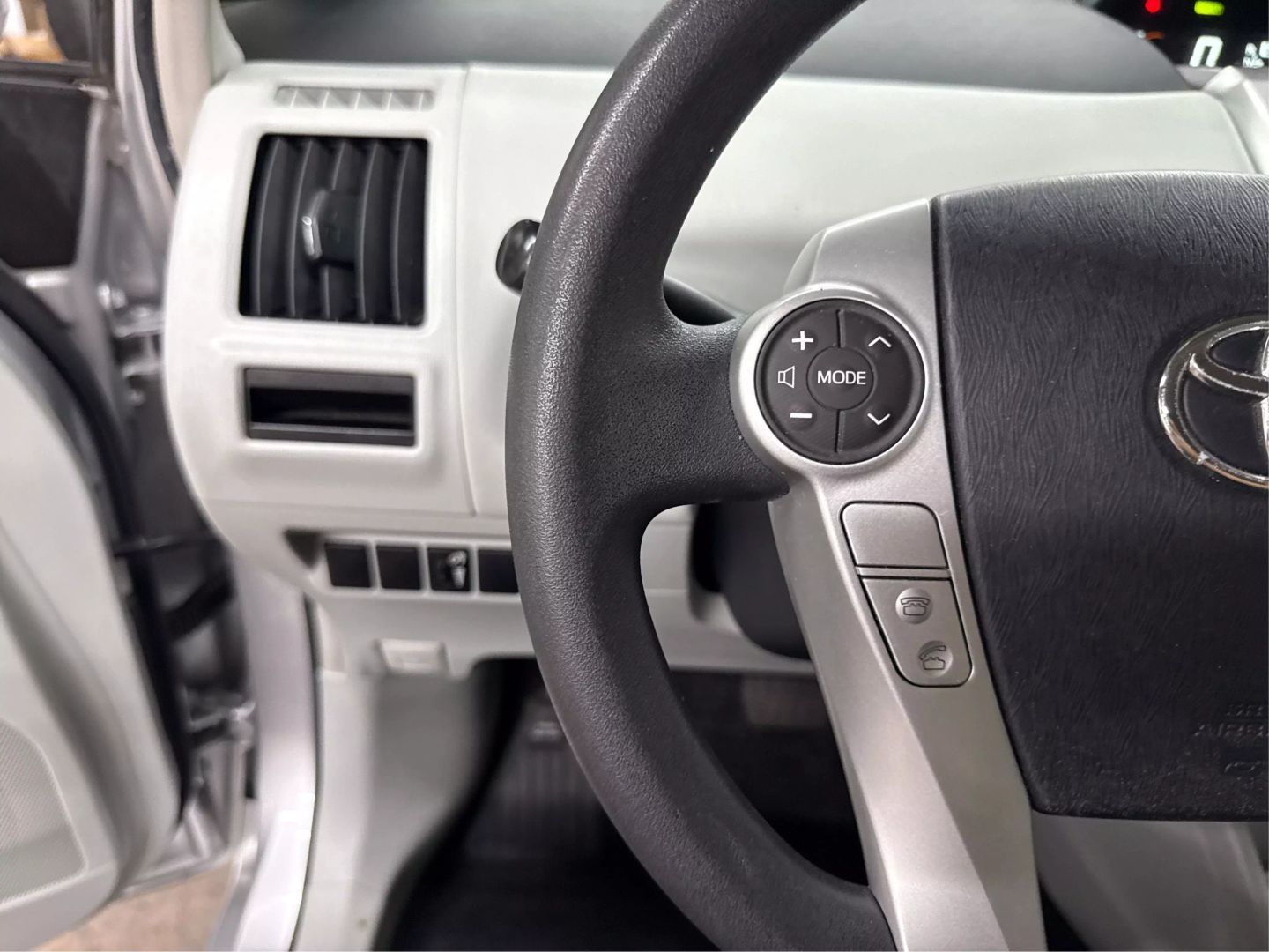2012 Toyota Prius V - Image 22