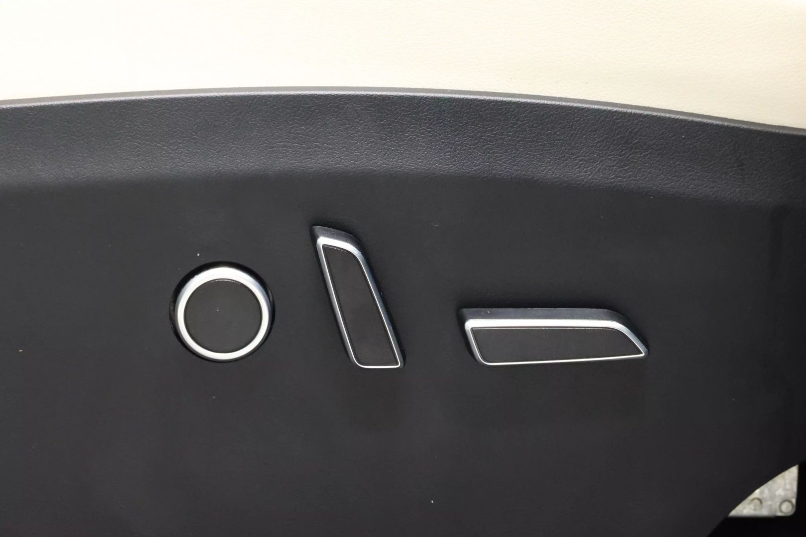 2023 Tesla Model X - Image 85