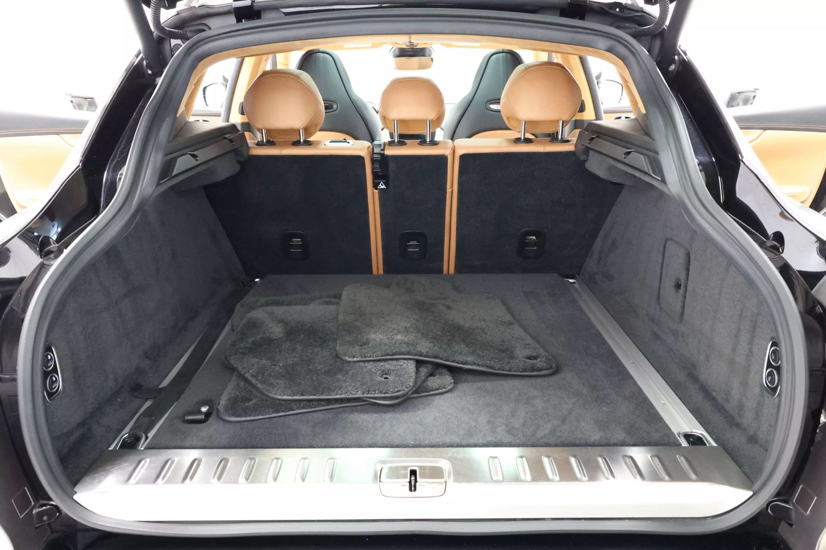 2021 Aston Martin Dbx - Image 72