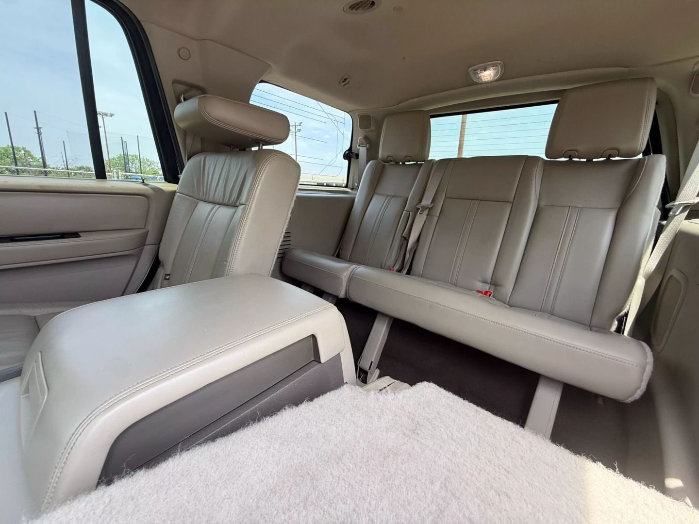 2015 Lincoln Navigator - Image 9