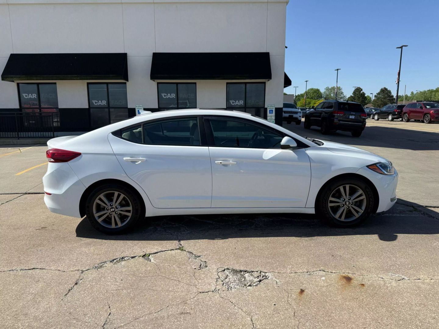 2018 Hyundai Elantra - Image 15