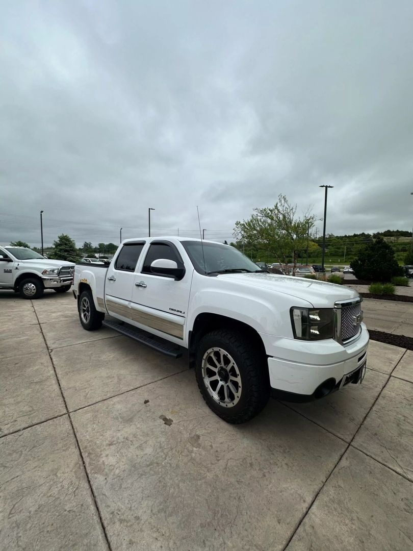 2011 Gmc Sierra 1500 Crew Cab - Image 1
