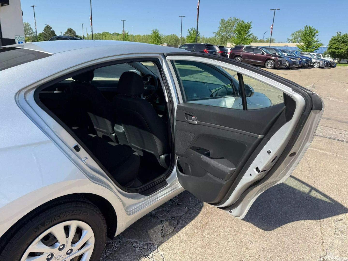 2020 Hyundai Elantra - Image 21