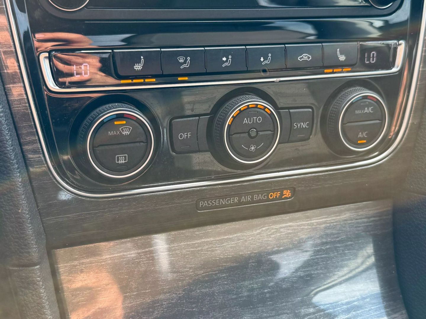 2017 Volkswagen Passat - Image 43