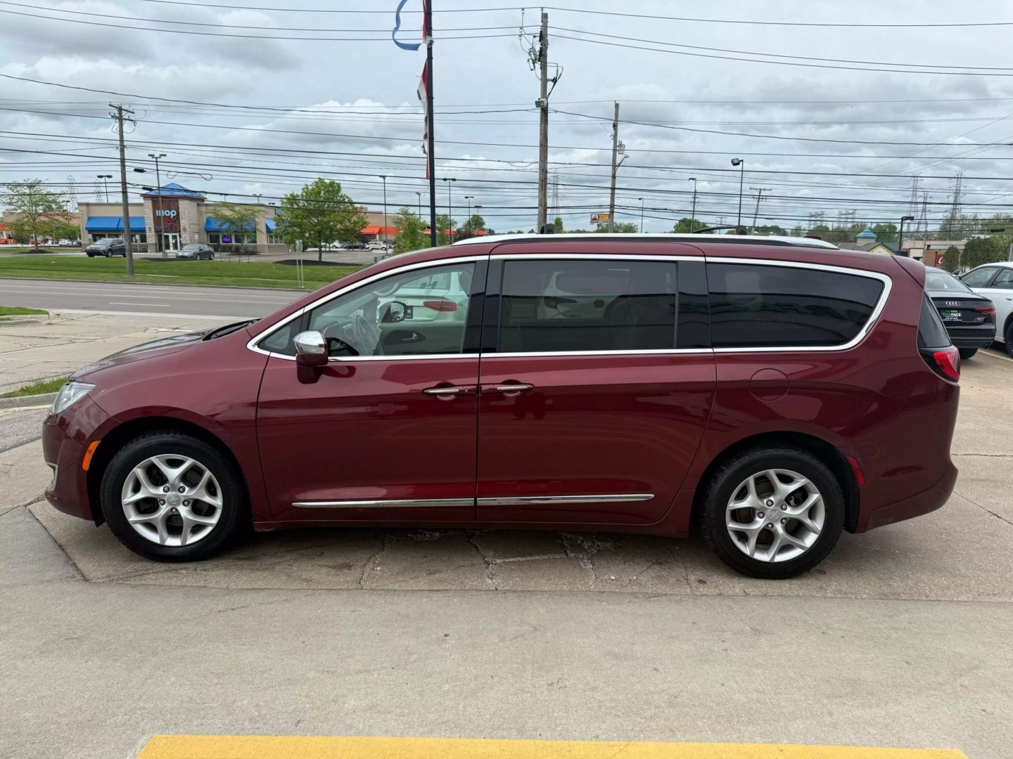2020 Chrysler Pacifica - Image 6