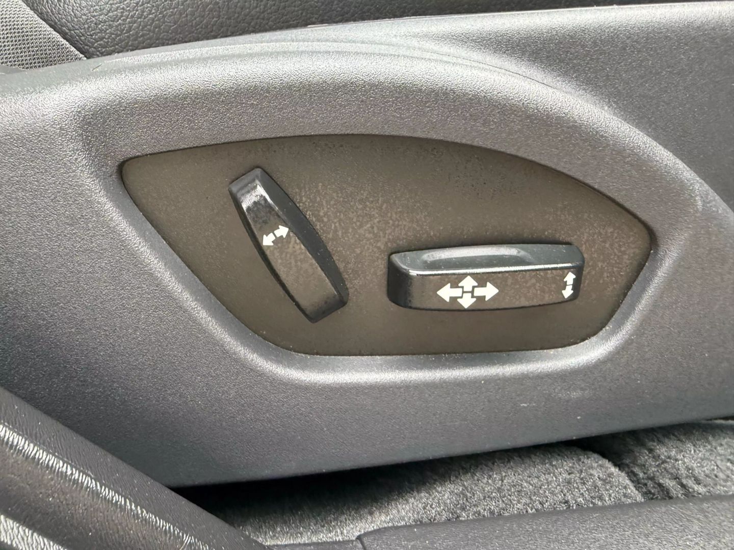 2016 Volvo S60 - Image 25