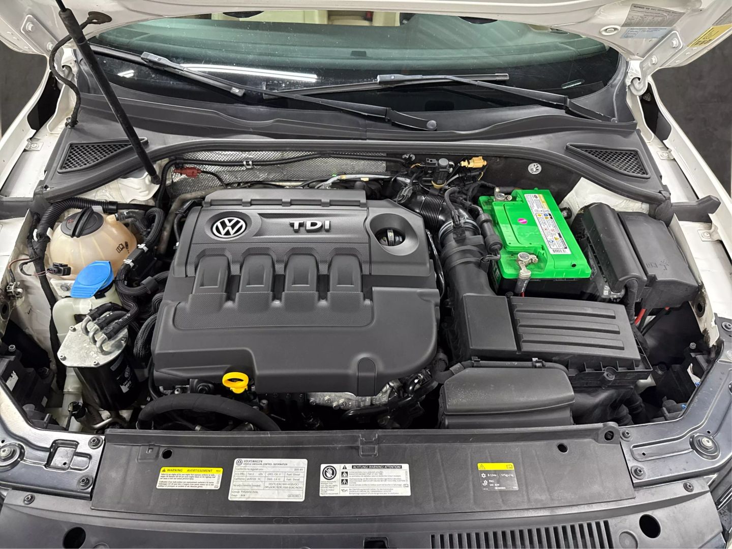 2015 Volkswagen Passat - Image 9
