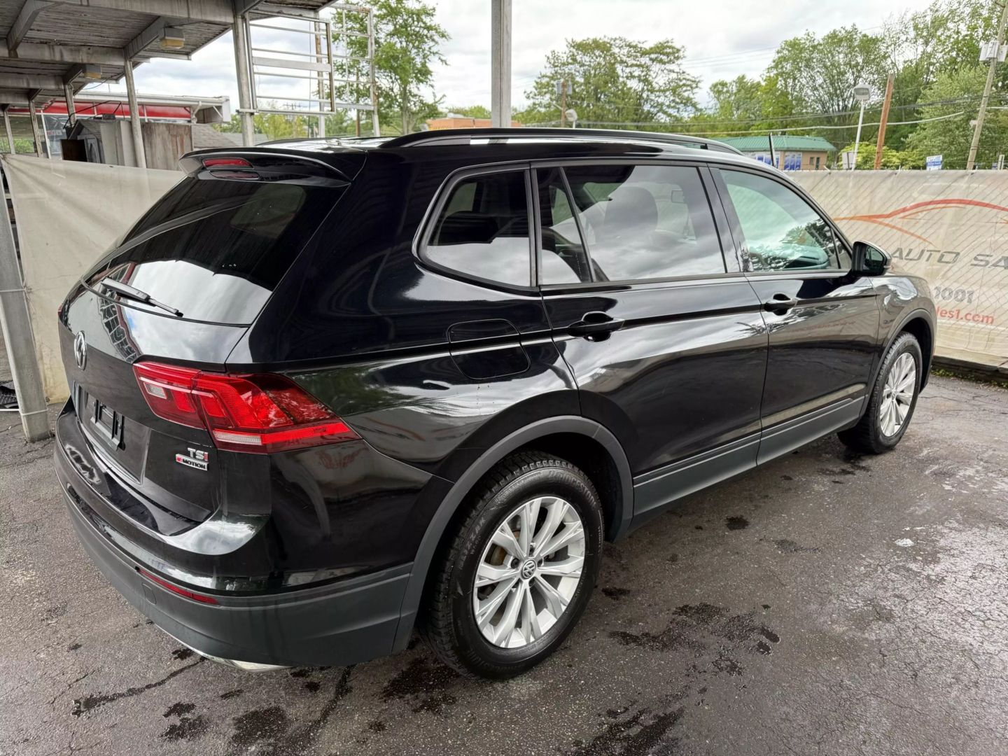 2018 Volkswagen Tiguan - Image 12