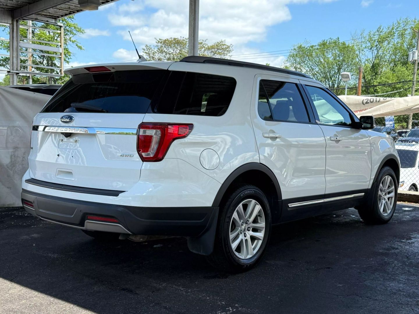 2019 Ford Explorer - Image 11