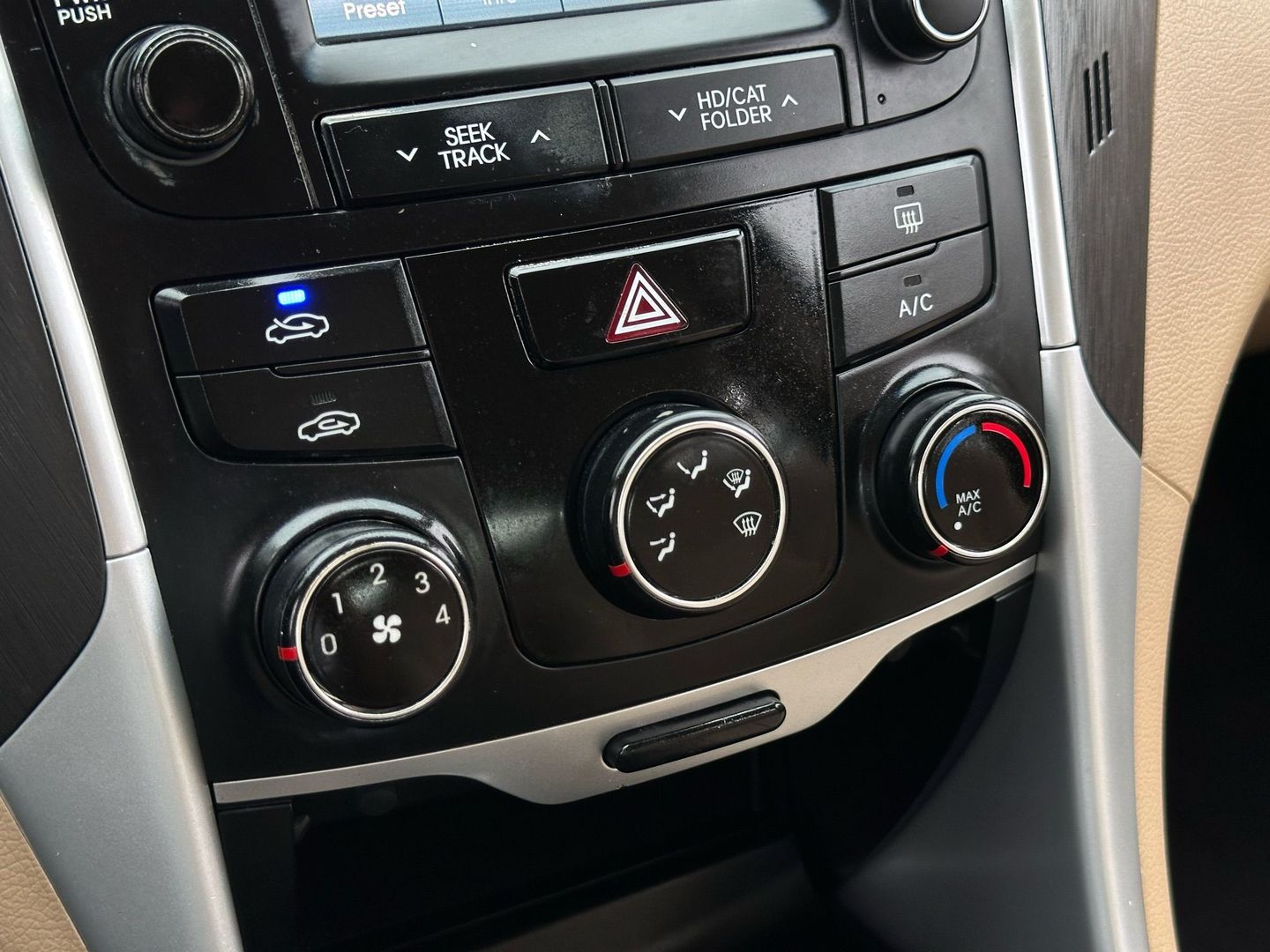 2014 Hyundai Sonata - Image 32