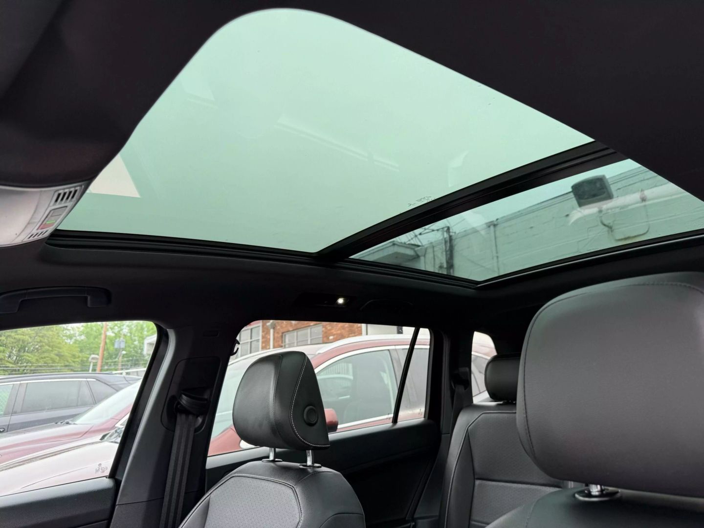 2021 Volkswagen Tiguan - Image 40
