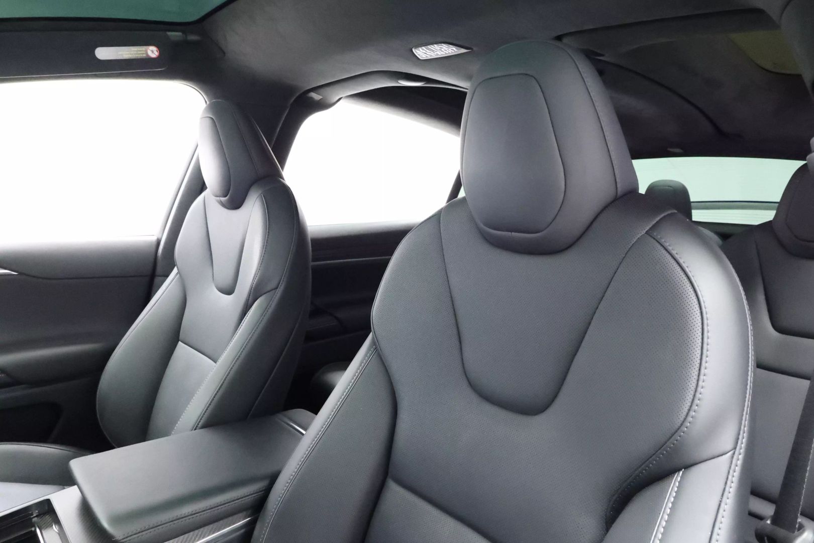 2022 Tesla Model X - Image 13