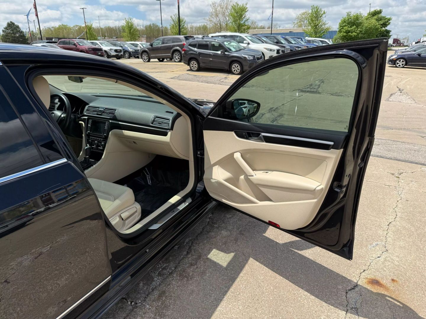 2019 Volkswagen Passat - Image 23